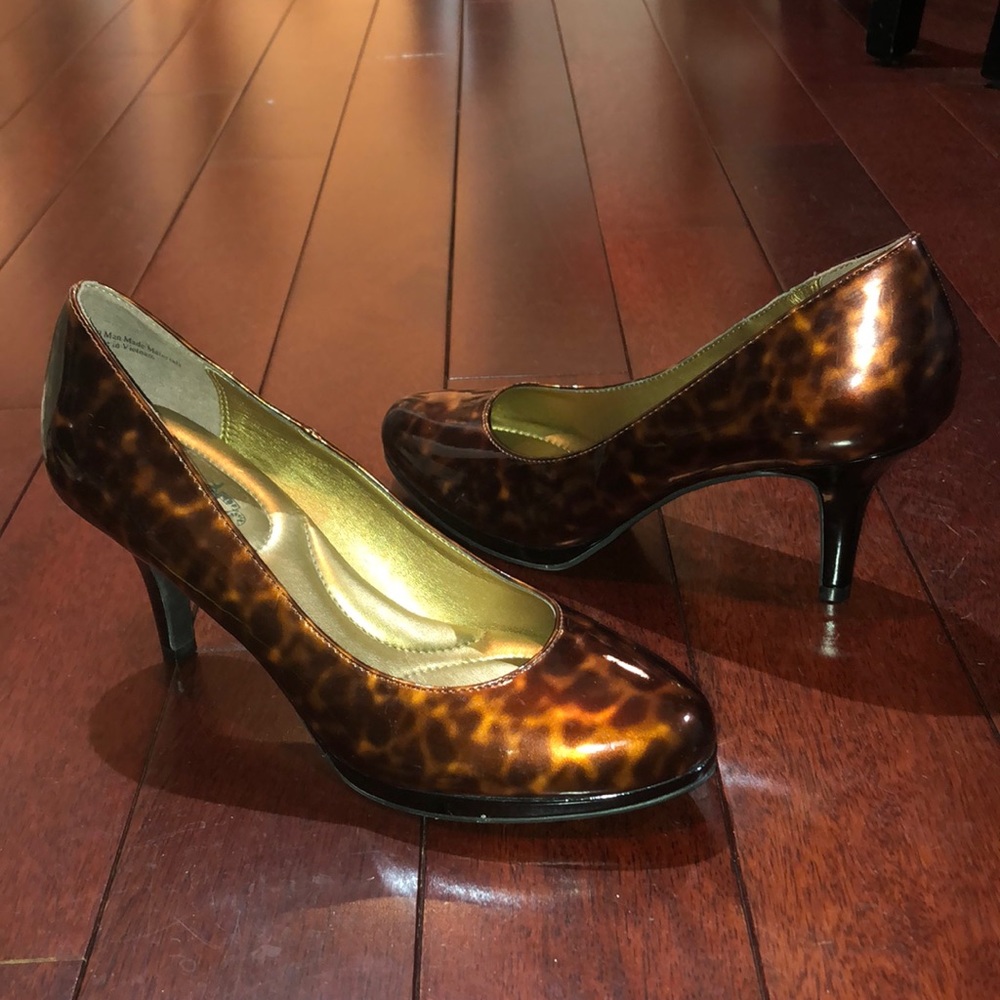 Coach and four NEW shiny patent leather leopard cheetah print heels brown gold - Picture 5 of 11